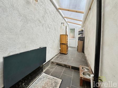 2 bedroom Terraced House for sale in Dickenson Terrace, Gainsborough, DN21