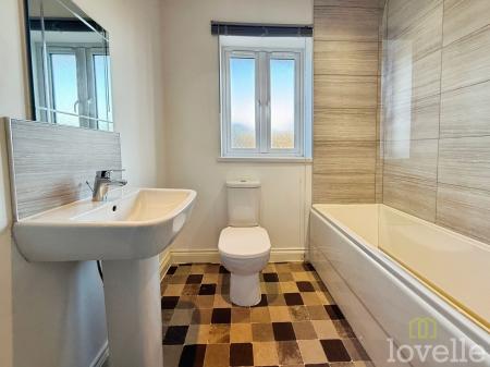 3 bedroom Terraced House for sale in Alderton Chase, Gainsborough, DN21