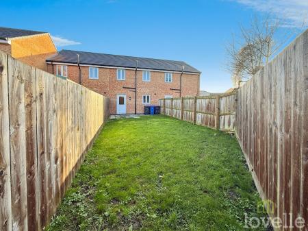 3 bedroom Terraced House for sale in Alderton Chase, Gainsborough, DN21