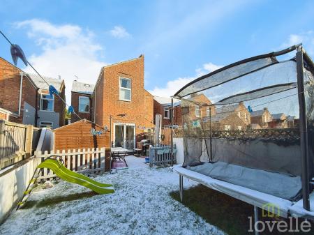 3 bedroom Semi-detached house for sale in Arthur Road, Gainsborough, DN21