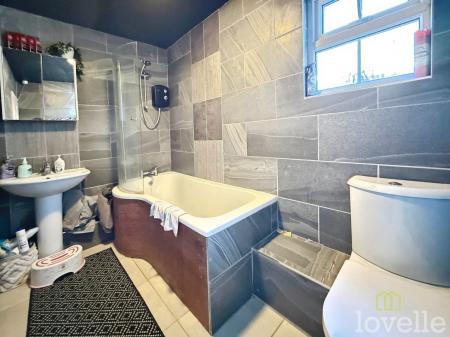3 bedroom Semi-detached house for sale in Arthur Road, Gainsborough, DN21