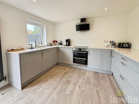 3 bedroom Detached house for sale in Carson Road, Gainsborough, DN21