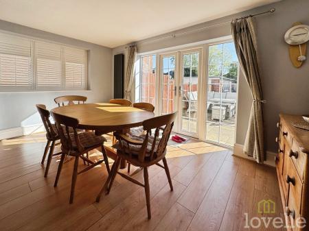 4 bedroom Semi-detached house for sale in Crooked Billet Street, Morton, DN21