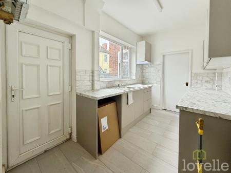 4 bedroom Terraced House for sale in Curzon Street, Gainsborough, DN21