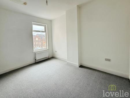 4 bedroom Terraced House for sale in Curzon Street, Gainsborough, DN21