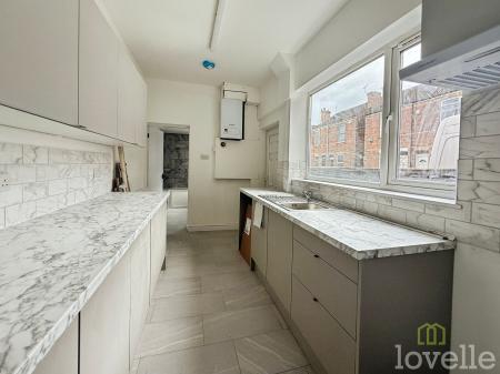 4 bedroom Terraced House for sale in Curzon Street, Gainsborough, DN21