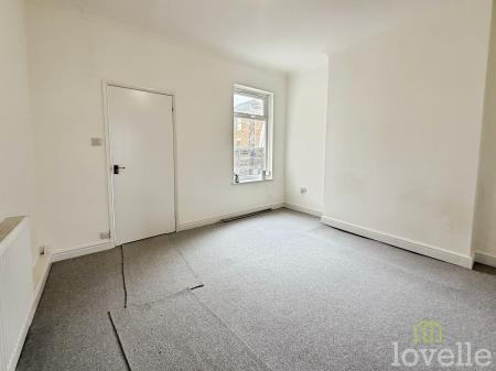 4 bedroom Terraced House for sale in Curzon Street, Gainsborough, DN21