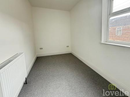 4 bedroom Terraced House for sale in Curzon Street, Gainsborough, DN21