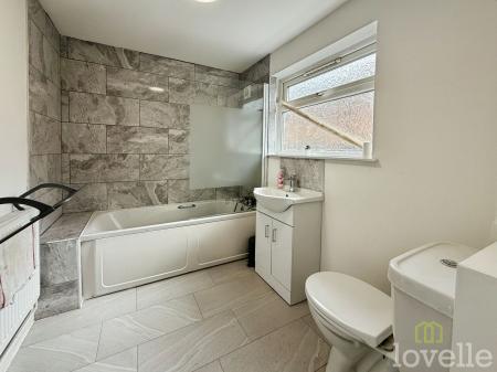 4 bedroom Terraced House for sale in Curzon Street, Gainsborough, DN21