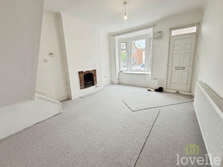 4 bedroom Terraced House for sale in Curzon Street, Gainsborough, DN21