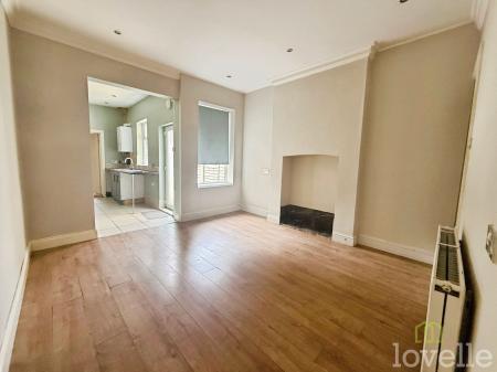 3 bedroom Semi-detached house for sale in Curzon Street, Gainsborough, DN21