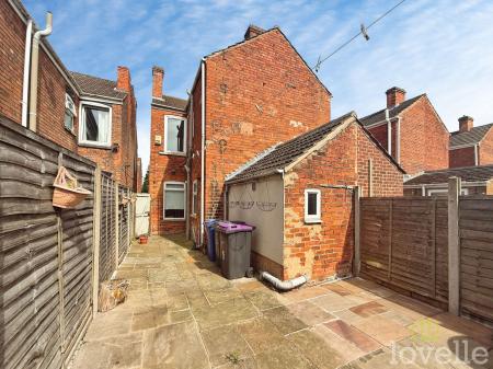 3 bedroom Semi-detached house for sale in Curzon Street, Gainsborough, DN21