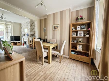 3 bedroom Semi-detached house for sale in Edward Road, Gainsborough, DN21