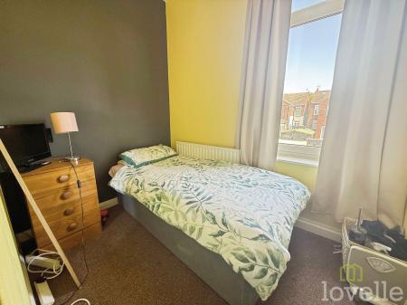 3 bedroom Semi-detached house for sale in Edward Road, Gainsborough, DN21