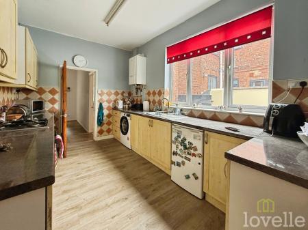 3 bedroom Semi-detached house for sale in Edward Road, Gainsborough, DN21
