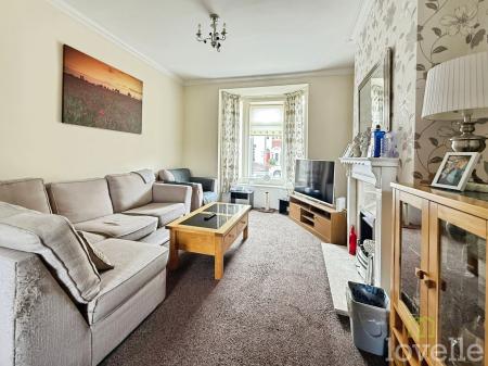 3 bedroom Semi-detached house for sale in Edward Road, Gainsborough, DN21