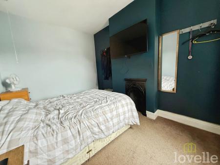 3 bedroom Semi-detached house for sale in Edward Road, Gainsborough, DN21