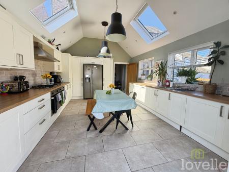 3 bedroom Detached house for sale in Main Street, West Stockwith, DN10