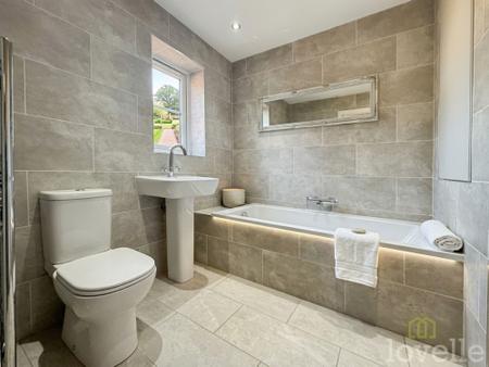 3 bedroom Detached house for sale in Main Street, West Stockwith, DN10
