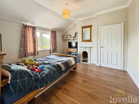 3 bedroom Semi-detached house for sale in Gainsborough Road, Lea, DN21