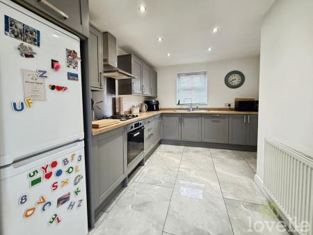 4 bedroom Detached house for sale in Heron Drive, Gainsborough, DN21