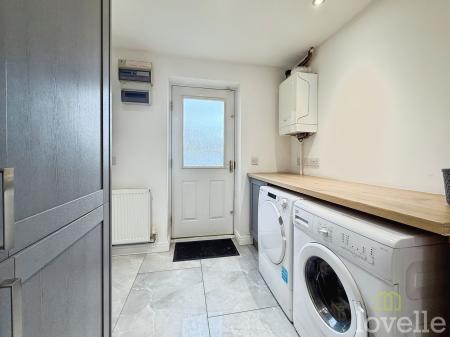 4 bedroom Detached house for sale in Heron Drive, Gainsborough, DN21