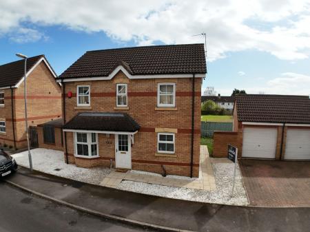 4 bedroom Detached house for sale in Heron Drive, Gainsborough, DN21