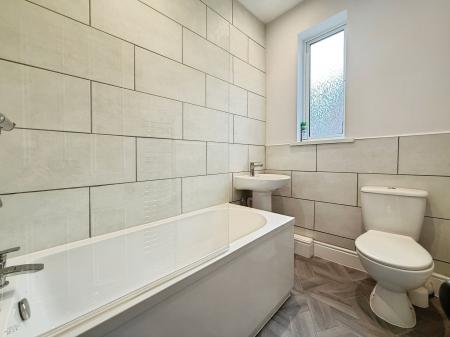 4 bedroom Detached house for sale in Lea Road, Gainsborough, DN21