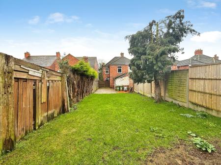 4 bedroom Detached house for sale in Lea Road, Gainsborough, DN21