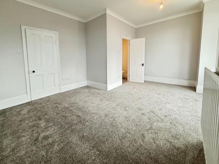 4 bedroom Detached house for sale in Lea Road, Gainsborough, DN21