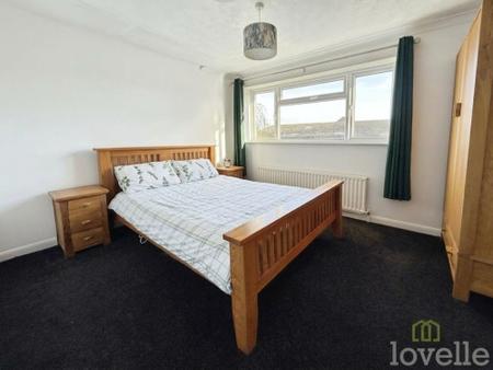 4 bedroom Detached house for sale in Morton Road, Laughton, DN21