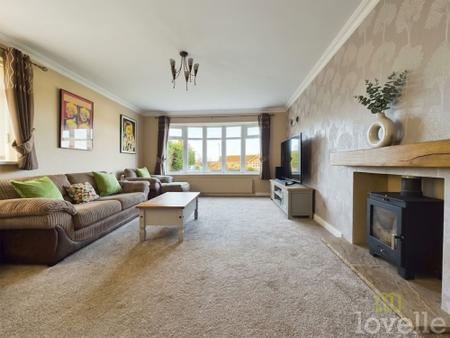 4 bedroom Detached house for sale in Morton Road, Laughton, DN21
