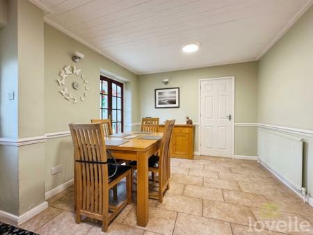 4 bedroom Detached house for sale in Morton Road, Laughton, DN21
