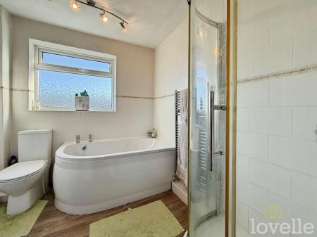 4 bedroom Detached house for sale in Morton Road, Laughton, DN21