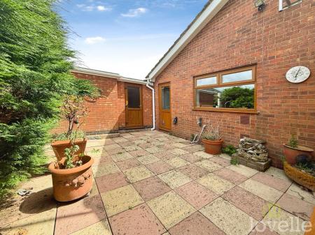 3 bedroom Bungalow for sale in Milton Road, Gainsborough, DN21