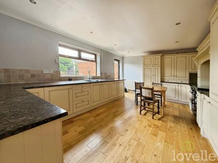 3 bedroom Bungalow for sale in Milton Road, Gainsborough, DN21