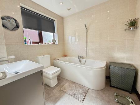 3 bedroom Detached house for sale in Priory Way, Lea, DN21