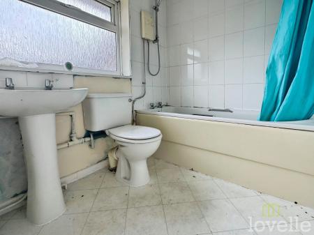 3 bedroom Semi-detached house for sale in Rowston Close, Gainsborough, DN21