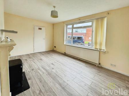 3 bedroom Semi-detached house for sale in Rowston Close, Gainsborough, DN21