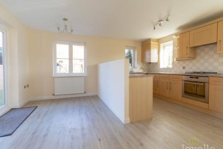 4 bedroom Detached house for sale in Sunningdale Way, Gainsborough, DN21