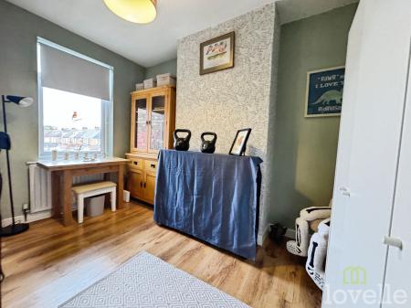 3 bedroom Terraced House for sale in Tennyson Street, Gainsborough, DN21