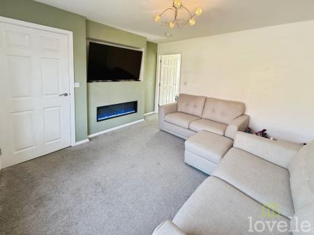 2 bedroom Semi-detached house for sale in Trentvale Avenue, Gainsborough, DN21