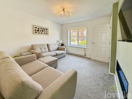 2 bedroom Semi-detached house for sale in Trentvale Avenue, Gainsborough, DN21