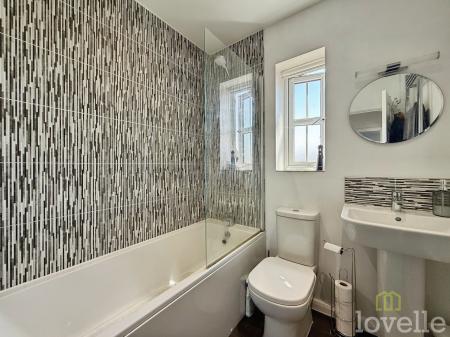2 bedroom Semi-detached house for sale in Trentvale Avenue, Gainsborough, DN21