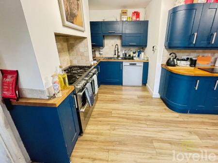 4 bedroom Semi-detached house for sale in Main Street, West Stockwith, DN10
