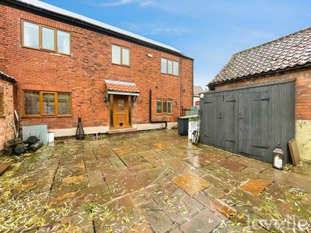4 bedroom Semi-detached house for sale in Main Street, West Stockwith, DN10