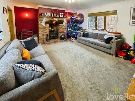 4 bedroom Semi-detached house for sale in Main Street, West Stockwith, DN10