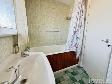 3 bedroom Terraced House for sale in Upton Walk, Gainsborough, DN21
