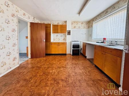 3 bedroom Terraced House for sale in Upton Walk, Gainsborough, DN21
