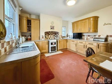 4 bedroom Detached house for sale in Newbigg, Westwoodside, DN9